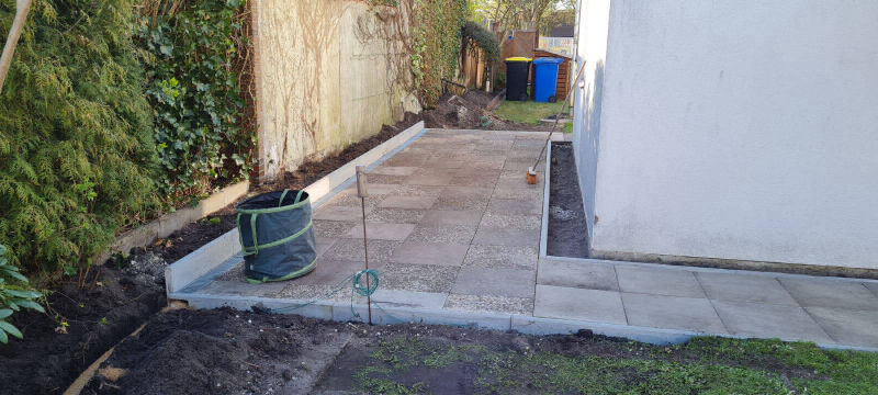 Pflasterflaeche verfugen