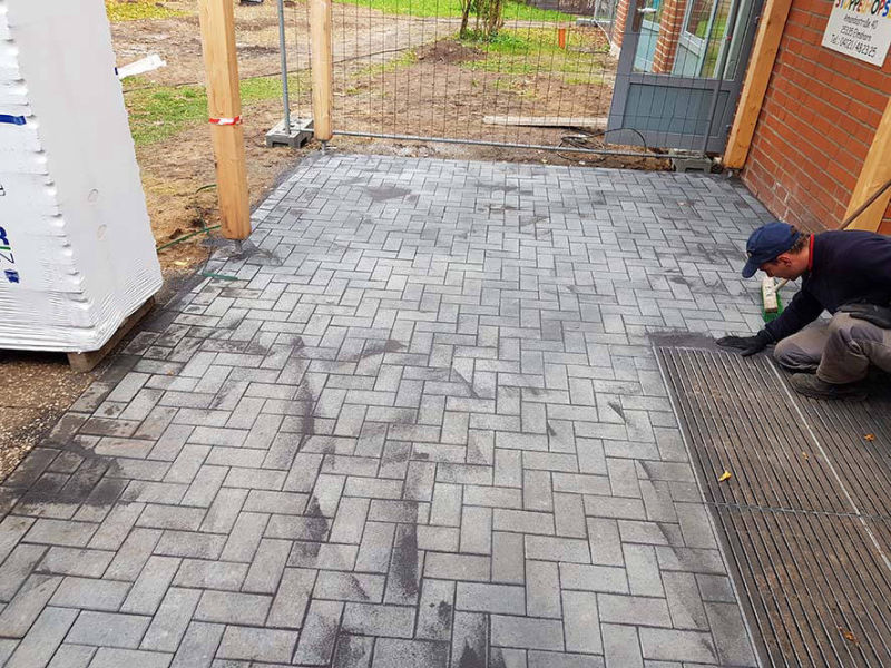 Pflasterflaeche verfugen