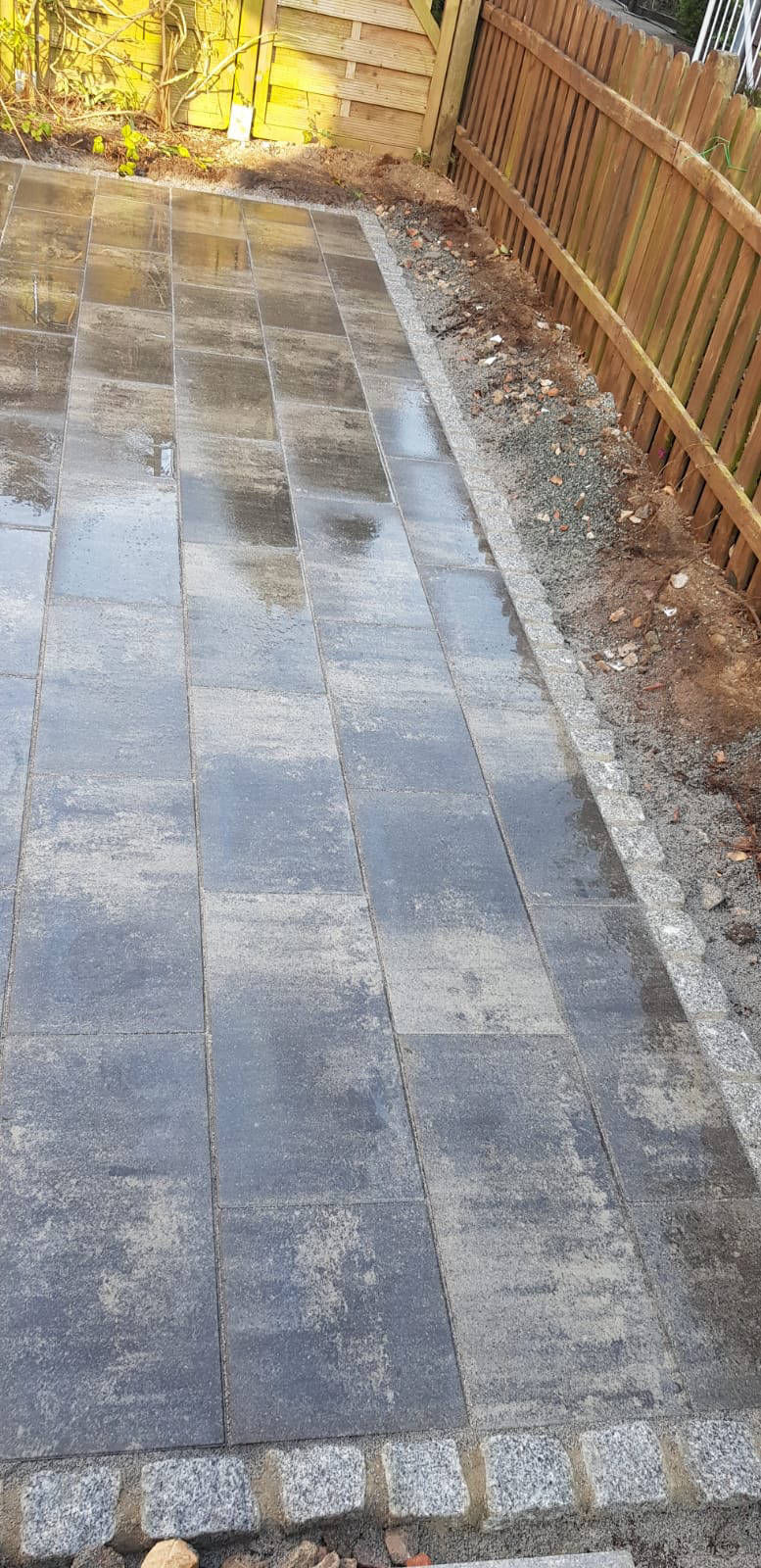 Terrasse mit Graniteinfassung