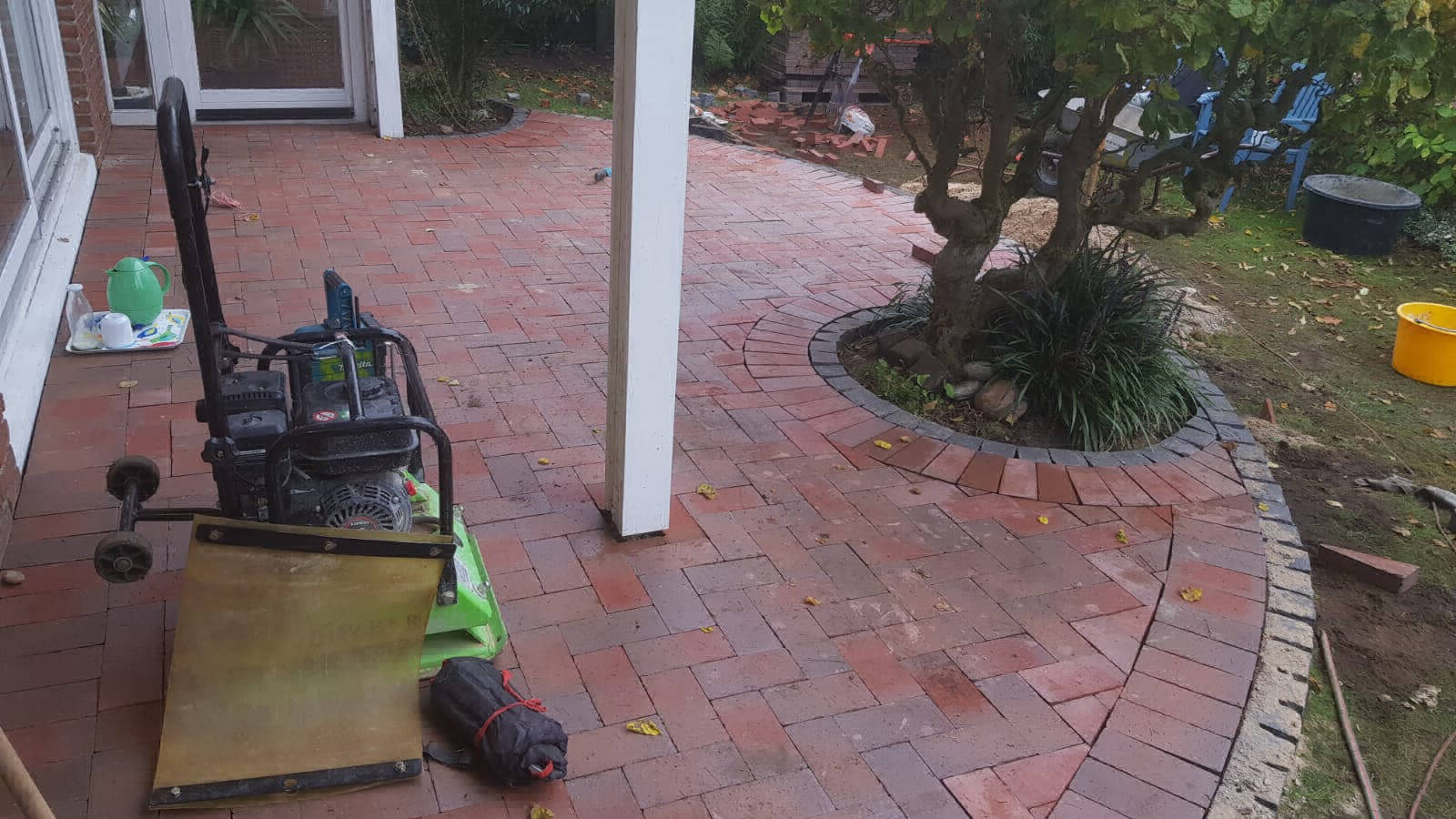 Pflasterflaeche verfugen